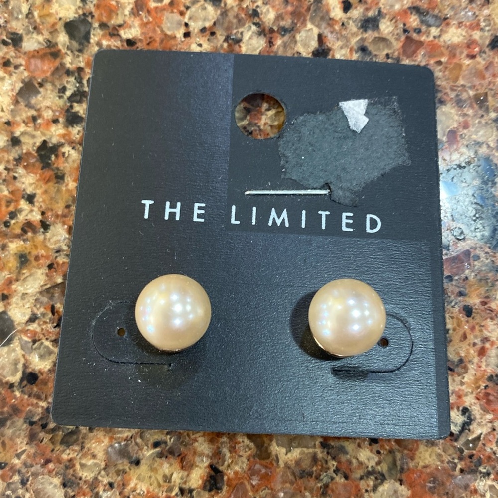 *****PRICE DROP*****   NWT THE LIMITED FAUX PEARL POST EARRINGS
